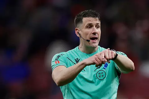 قانون الـ8 ثوان الجديد.. إضاعة الوقت يتسبب بهدف في دوري الدرجة الثالثة البرازيلي (فيديو)